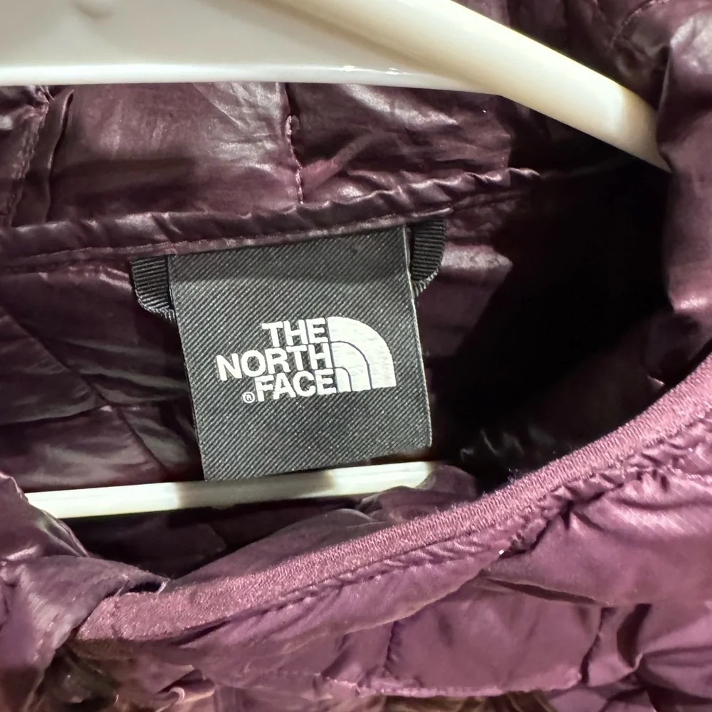 The North Face puffer jacket - Picture 2 of 5